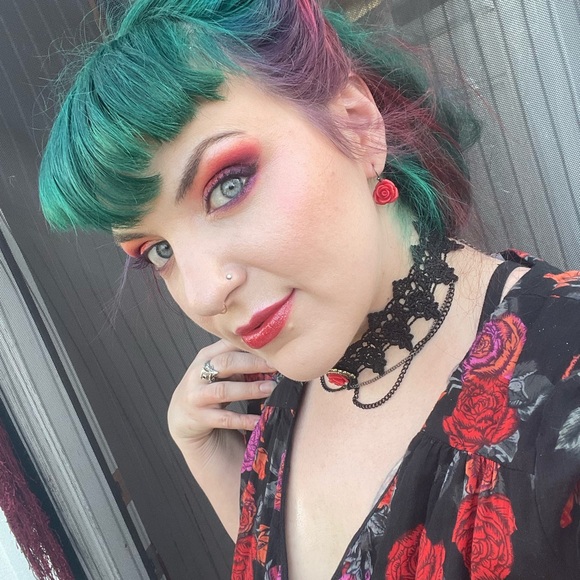 Meet your Posher, Jen - Picture 2 of 16